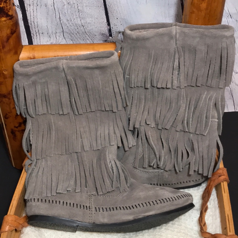 NWOT Minnetonka Gray 3 Layer Fringe Leather Boots - Picture 7 of 8